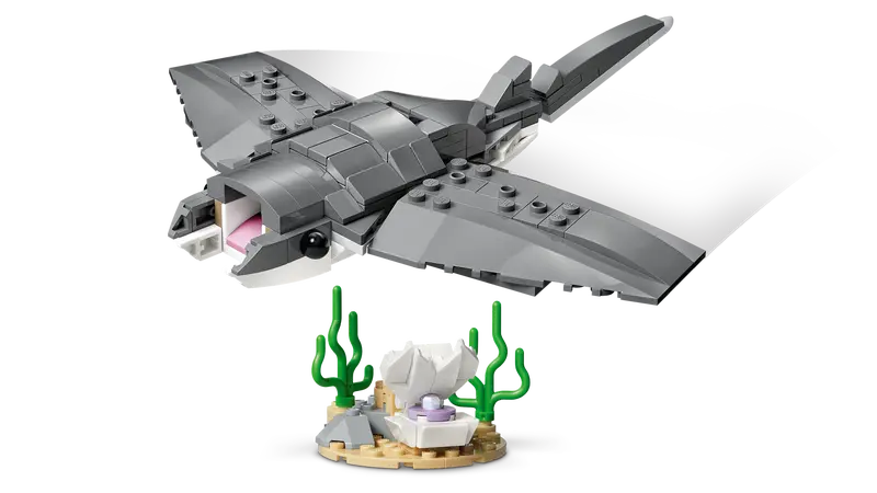 Lego Creator 3-in-1 Fierce Shark with a Treasure Chest 31381